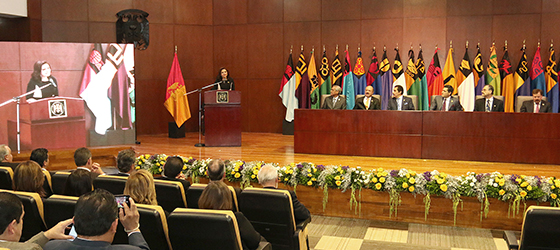 MAGDA. MÓNICA ARALÍ SOTO FREGOSO RECIBE DEL RECTOR DE LA UNIVERSIDAD AUTÓNOMA DE GUADALAJARA, EL GALARDON “LIC. ANTONIO LEAÑO ÁLVAREZ DEL CASTILLO”