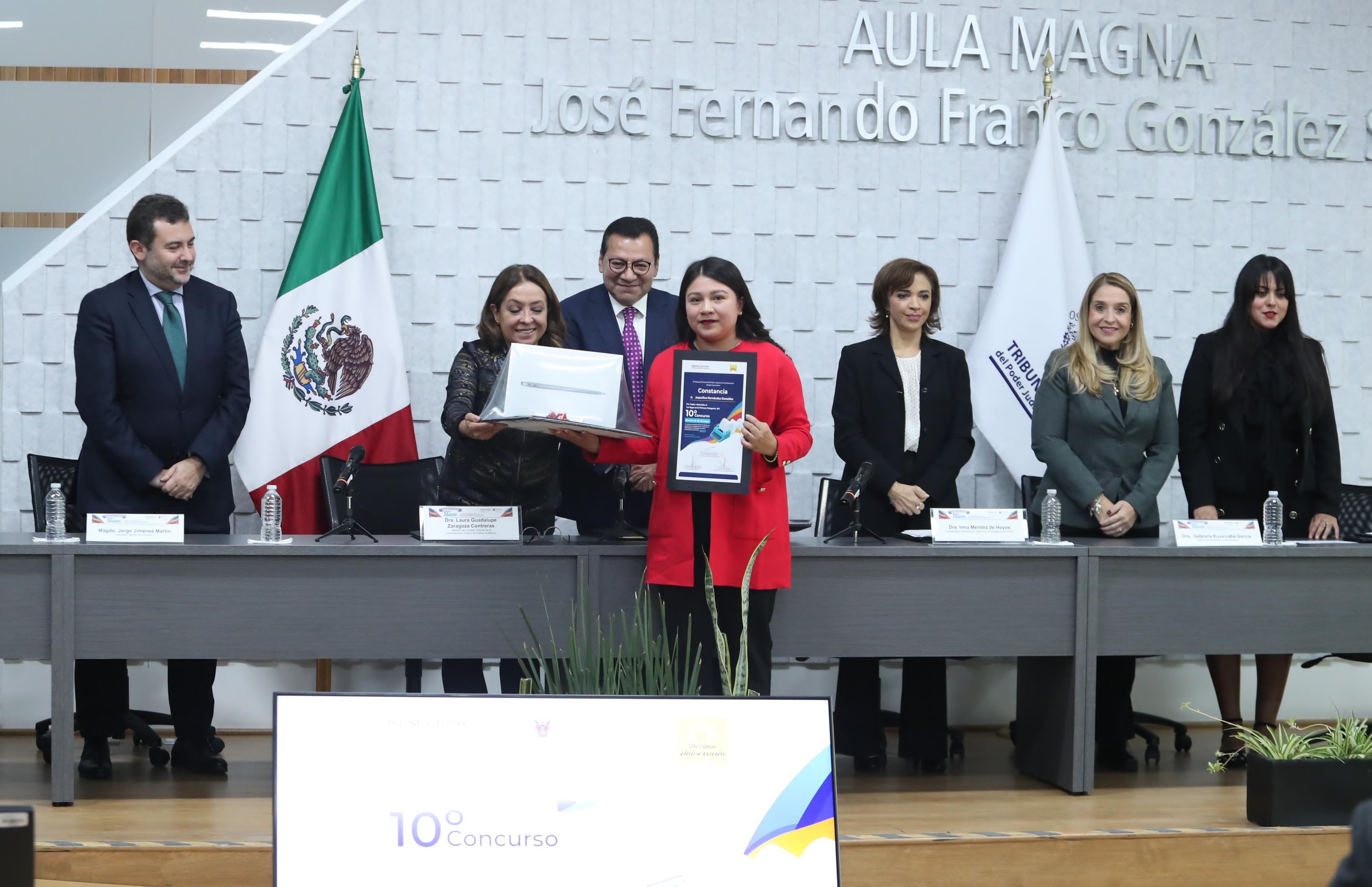 En el Tribunal Electoral se tiene presente que la <br />
justicia es, sobre todo, un servicio a la sociedad<br />