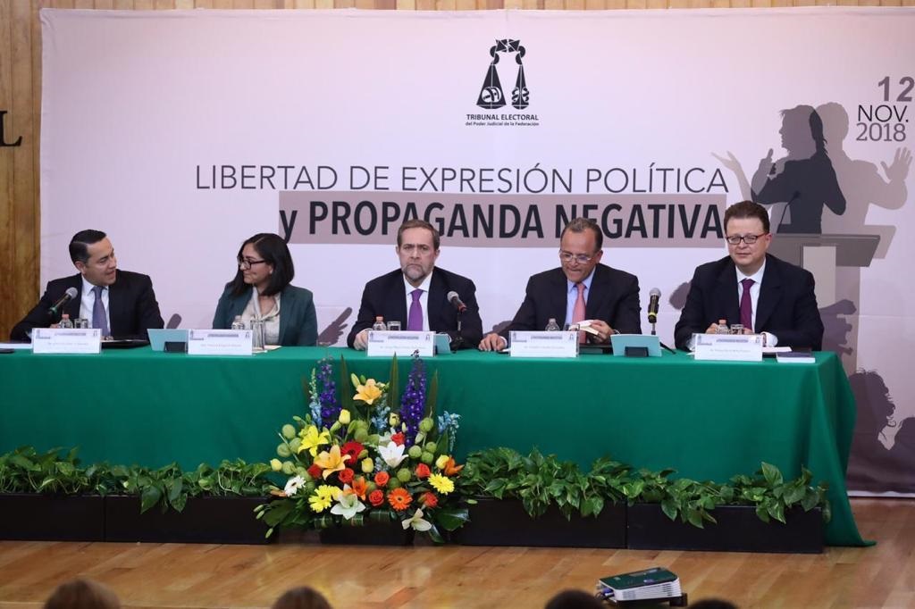 Presentan el libro Libertad de expresión política y propaganda negativa, de la Doctora Yessica Esquivel Alonso