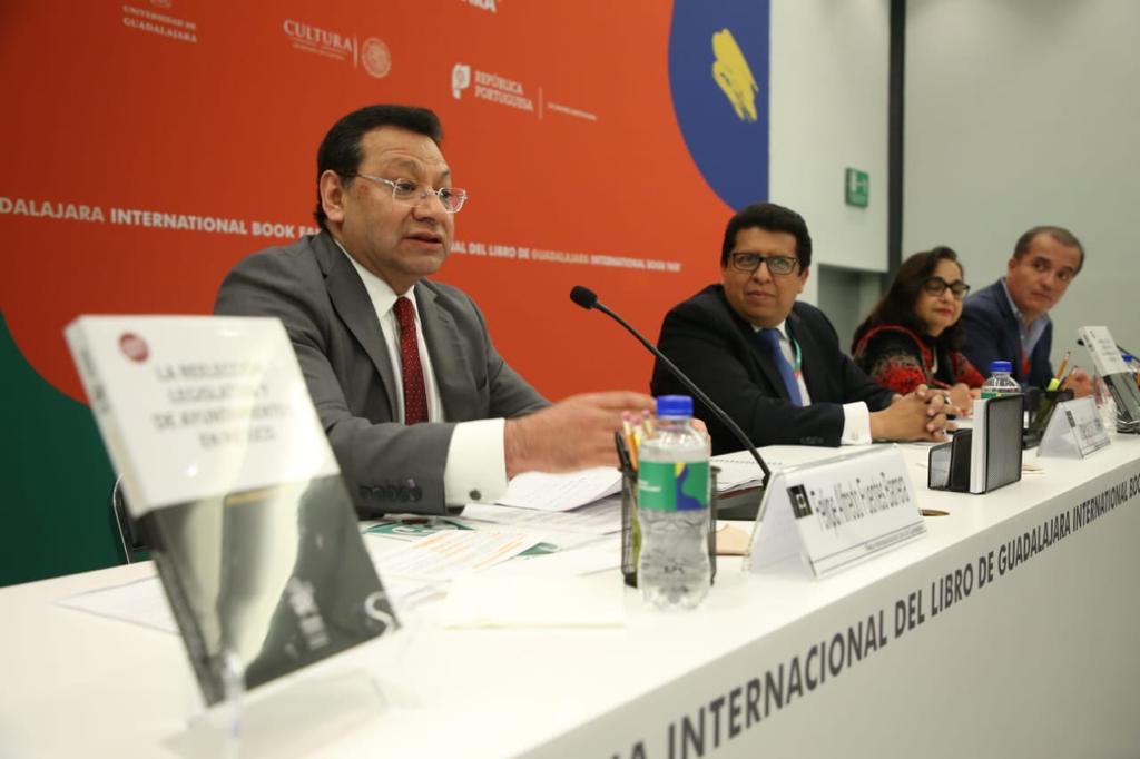 El TEPJF presenta en la FIL Guadalajara el libro <i>La reelección legislativa y de ayuntamientos en México</i>