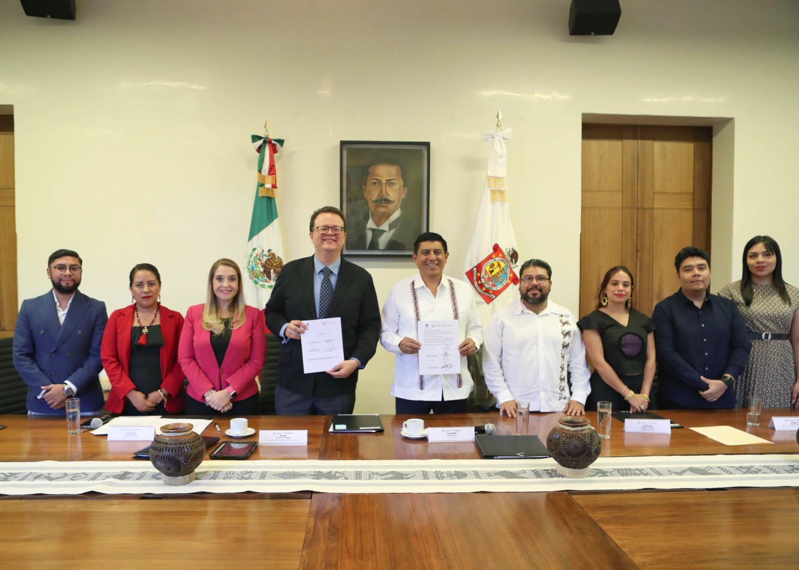 El TEPJF firma convenios académicos con el gobierno y<br />
la Consejería Jurídica del estado de Oaxaca<br />