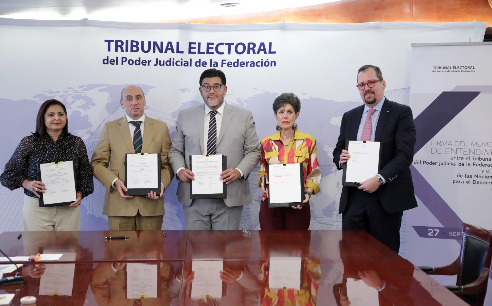 Firman el Tribunal Electoral y el PNUD acuerdo sobre la justicia electoral y la gobernanza democrática<br />
<br />
<br type="_moz" />