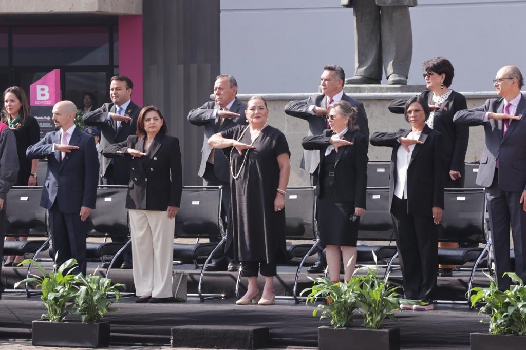 Con la representación del TEPJF, la magistrada Mónica Aralí Soto Fregoso asiste a la ceremonia cívica de inicio del proceso electoral federal 2023-2024