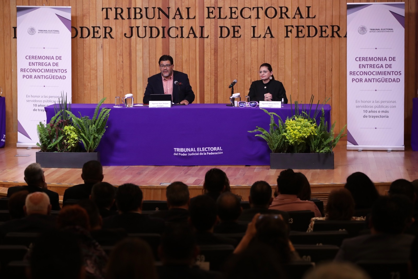 Reconoce el Tribunal Electoral a las personas servidoras públicas con 10 años o más de trayectoria institucional