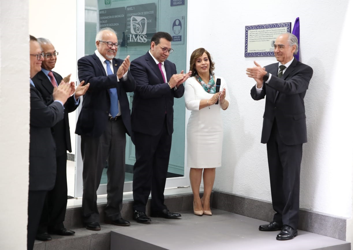  Develan placa conmemorativa en reconocimiento a la historia y formación del Tribunal Electoral