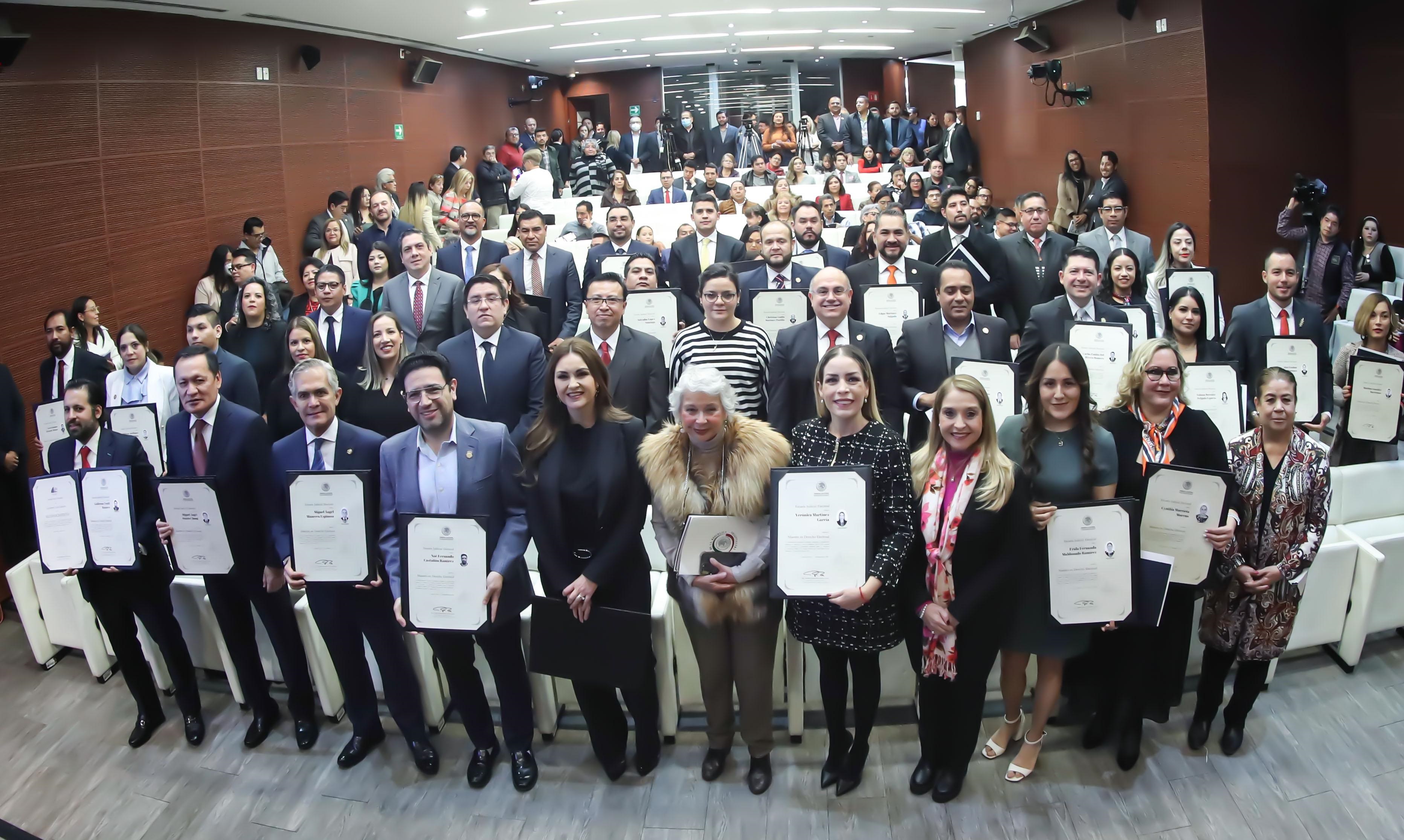 La EJE realiza entrega de títulos por la conclusión de la Maestría en Derecho Electoral<br />