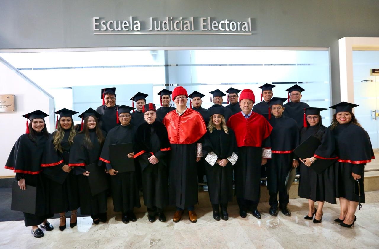 Entrega la Escuela Judicial Electoral del TEPJF títulos de Maestría en Ciencia Política