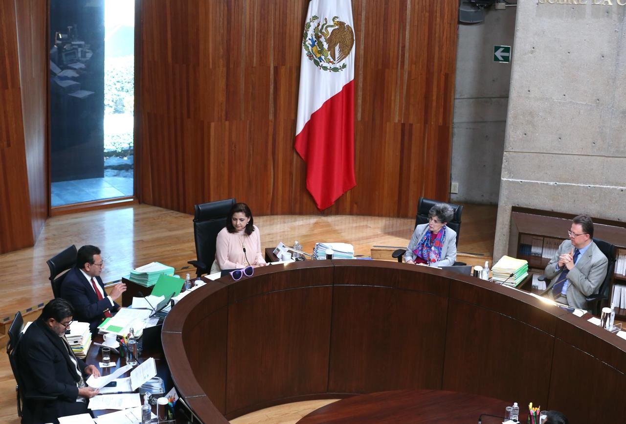 La Sala Superior confirmó las determinaciones de la Comisión Nacional de Justicia de Movimiento Ciudadano de confirmar el dictamen que declaró la improcedencia del registro de Indira Kempis Martínez a la precandidatura a la Presidencia de la República y la procedencia del registro de Jorge Álvarez Máynez como aspirante al mencionado cargo por ese instituto político