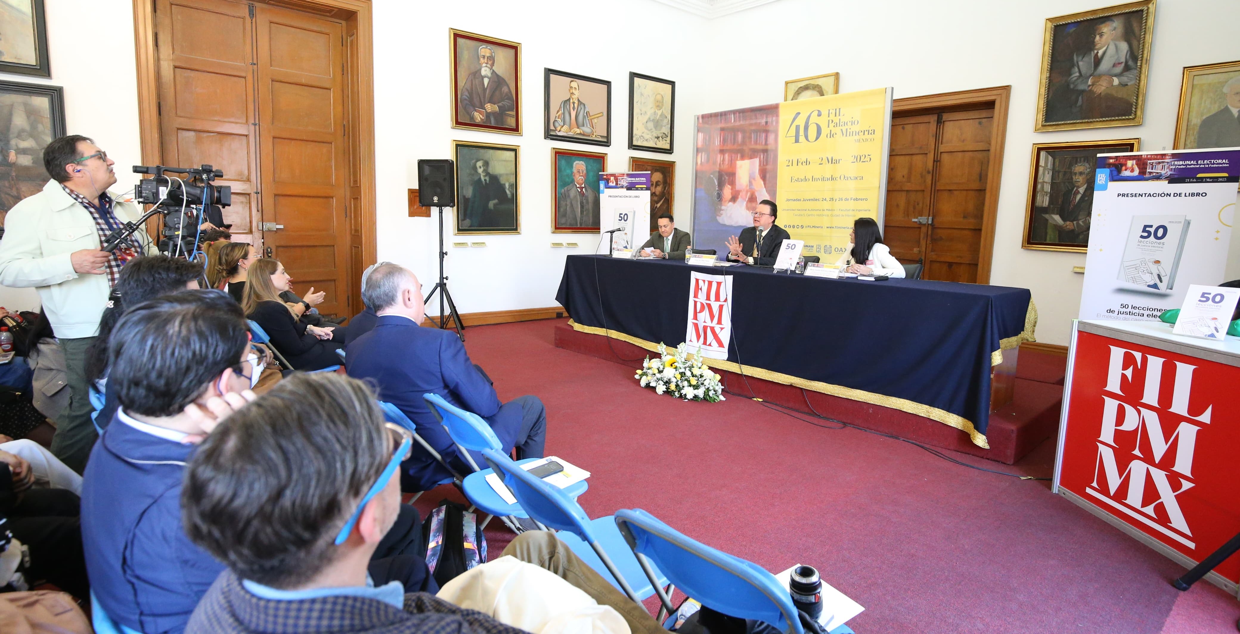 Magistrado del TEPJF Felipe de la Mata Pizaña presentó el libro “50 lecciones de justicia electoral” en la FIL del Palacio de Minería 2025