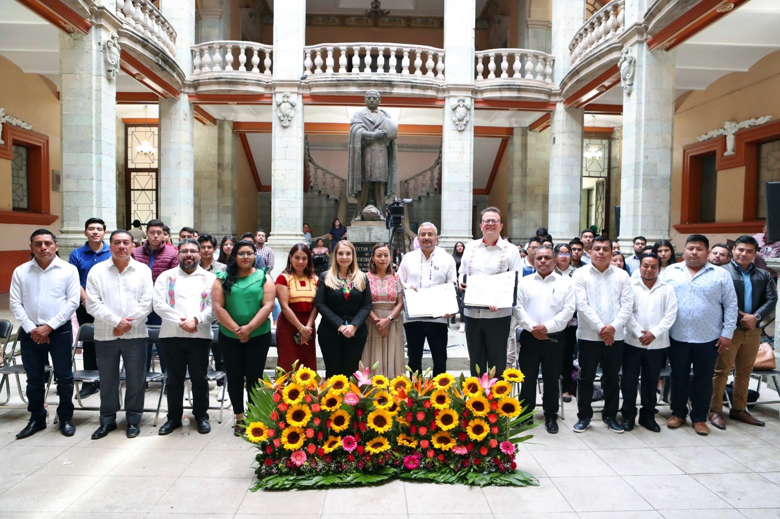 En la próxima reforma electoral debería considerarse crear una<br />
sala regional indígena federal: magistrado Felipe de la Mata Pizaña<br />